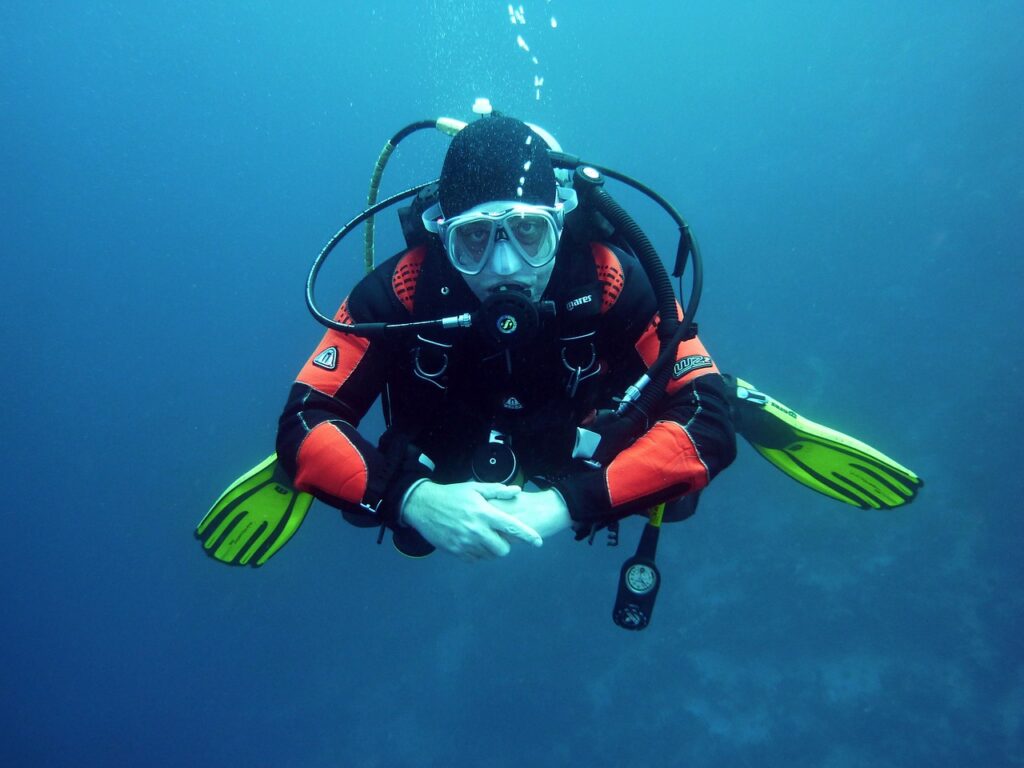 diver 668777 1280